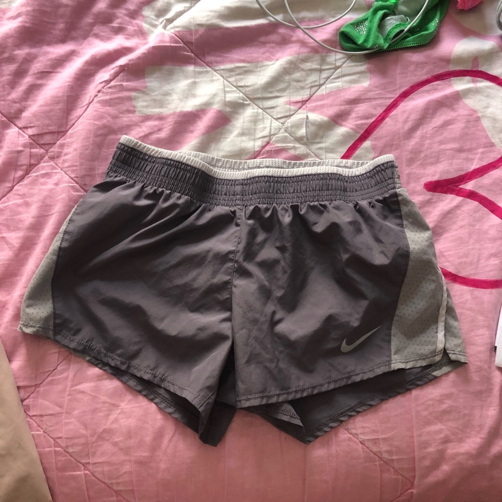 GRAY NIKE SHORTS - Picture 2 of 7